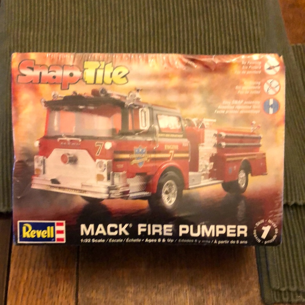 Revell Snap Tite model kit